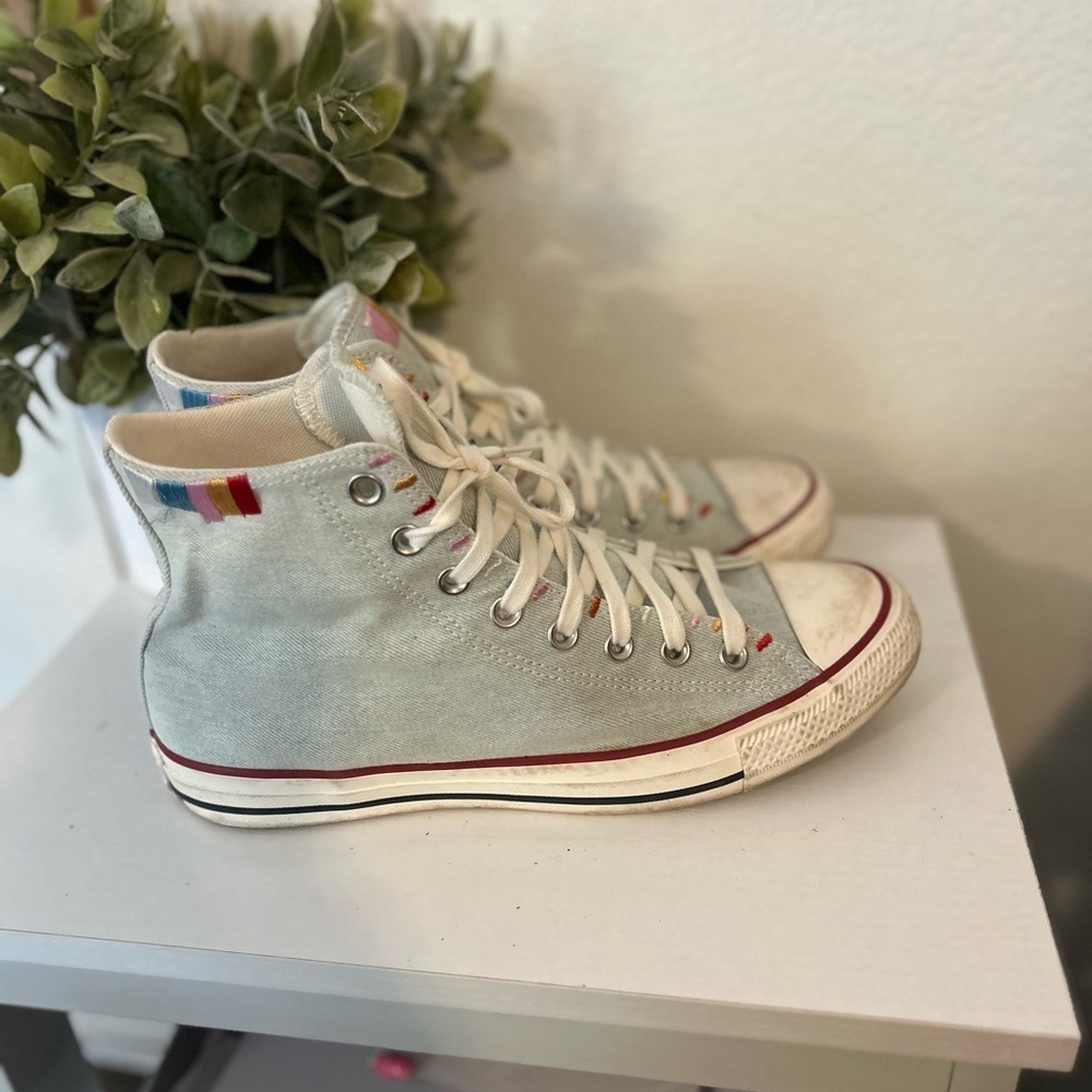 Converse High-Top Sneakers in Light Gray with Rainbow Accents